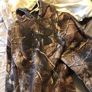 Under Armour sweatshirt